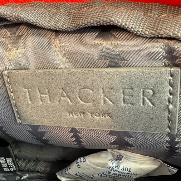 NWT Thacker Cocoon 3 In 1 Phone Bag Crossbody Beltbag Wristlet Red/Orange - Picture 10 of 16